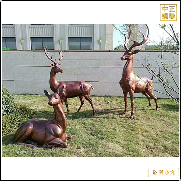鑄銅彩繪臥著的小鹿.jpg