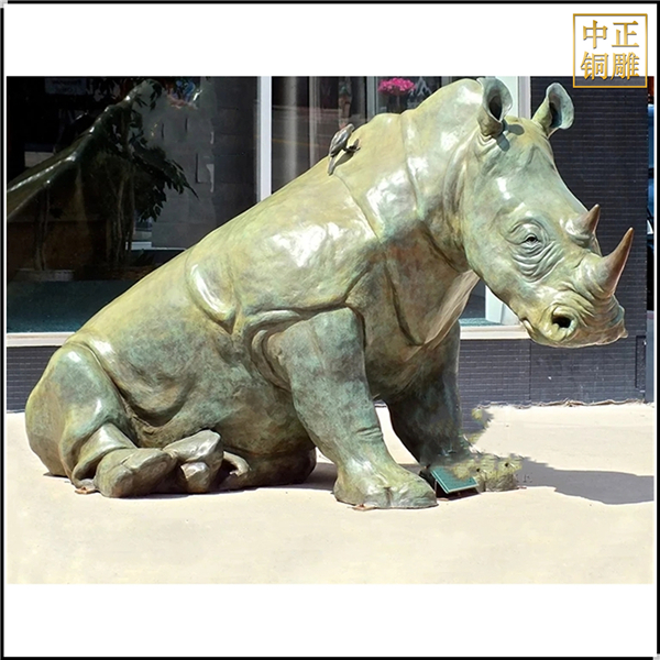 大型犀牛雕塑鑄造.jpg