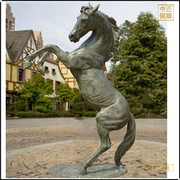 動物銅馬雕塑.jpg